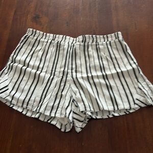 Kendall and Kylie lined shorts